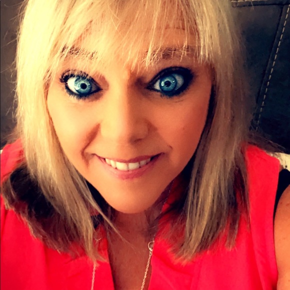 Meet your Posher, Carla - Picture 3 of 4